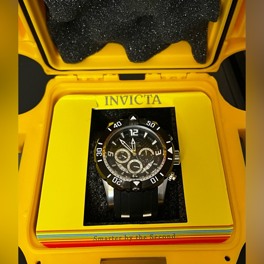 New Invicta Pro Diver Collection Scuba Men’s Steel/Black Quartz Watch (ZG-23696)